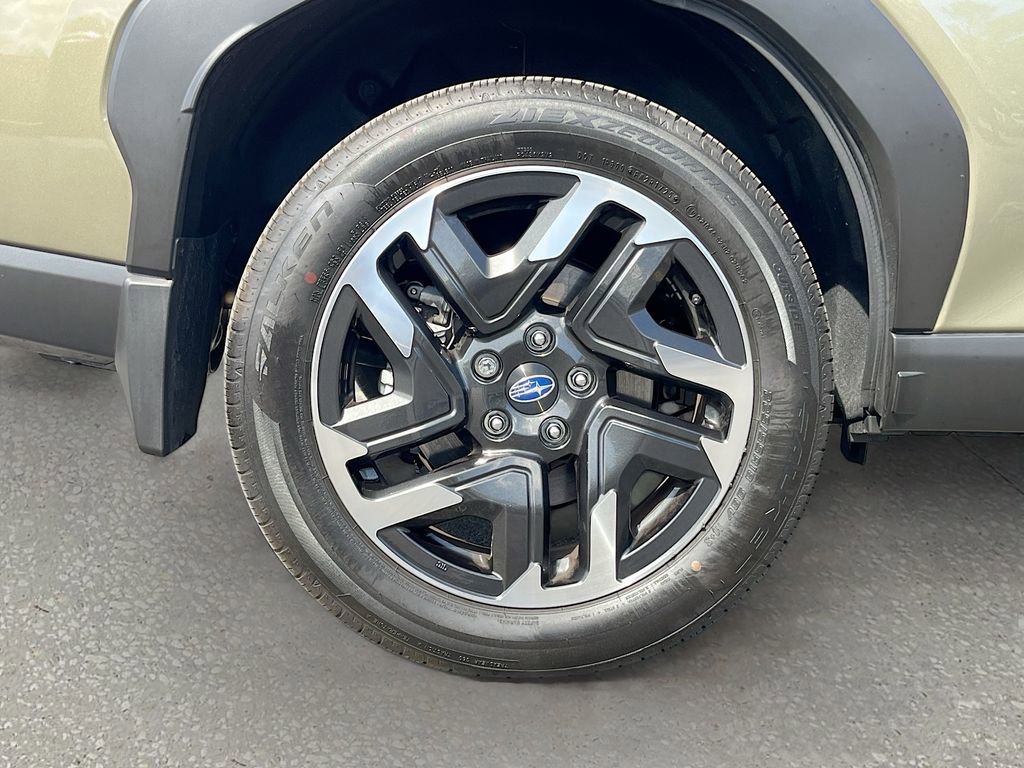 Used 2025 Subaru Forester Limited image 31