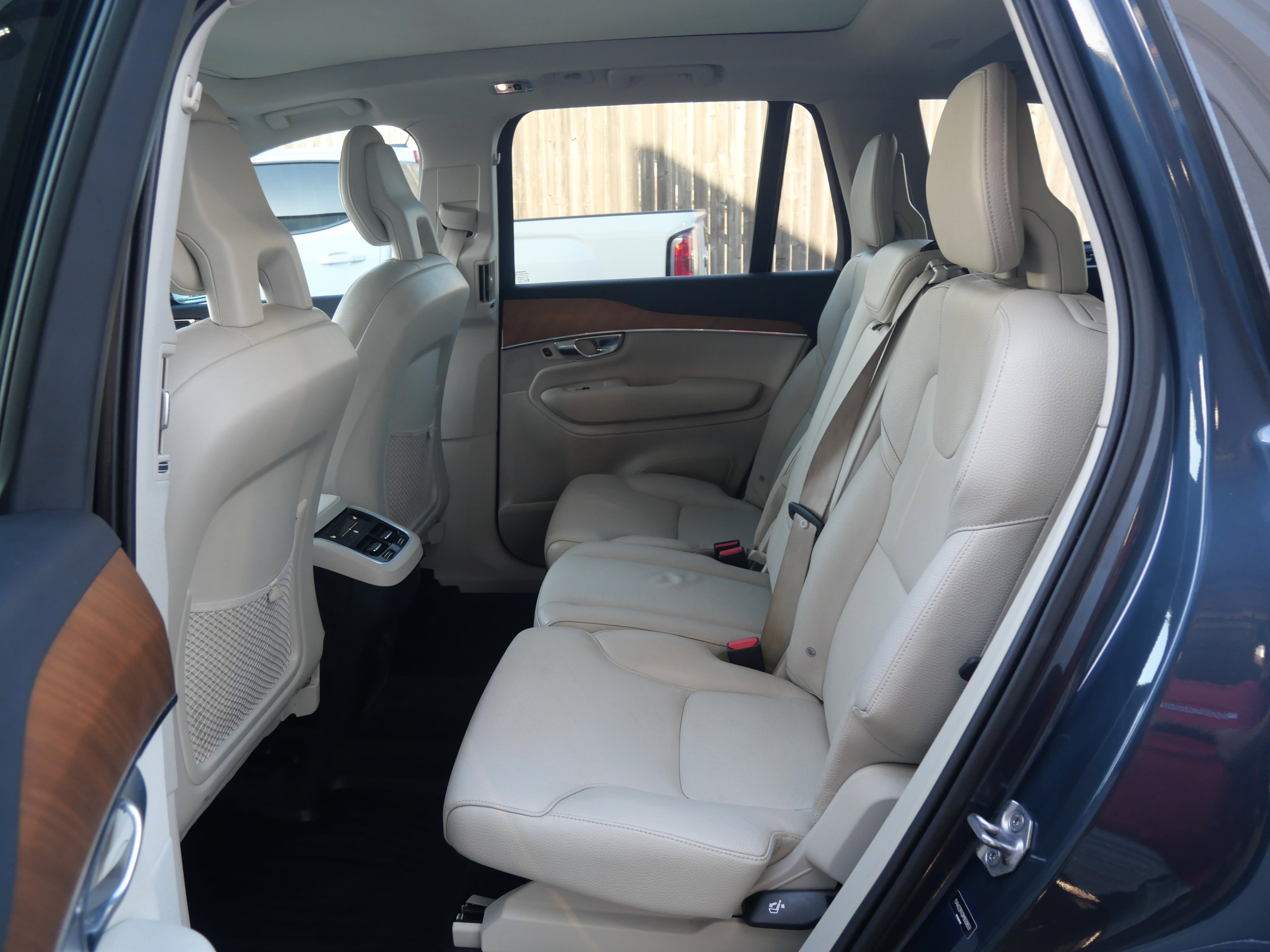 Used 2021 Volvo XC90 T6 Momentum image 10