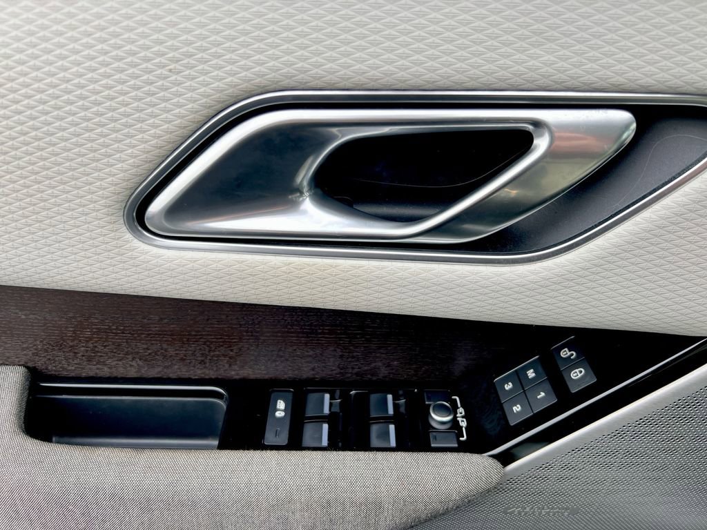 Used 2018 Land Rover Range Rover Velar image 20