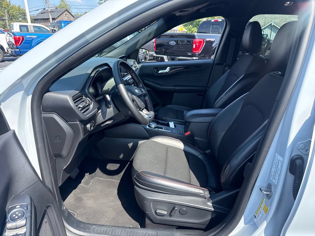 Used 2025 Ford Escape ST-Line FWD image 21