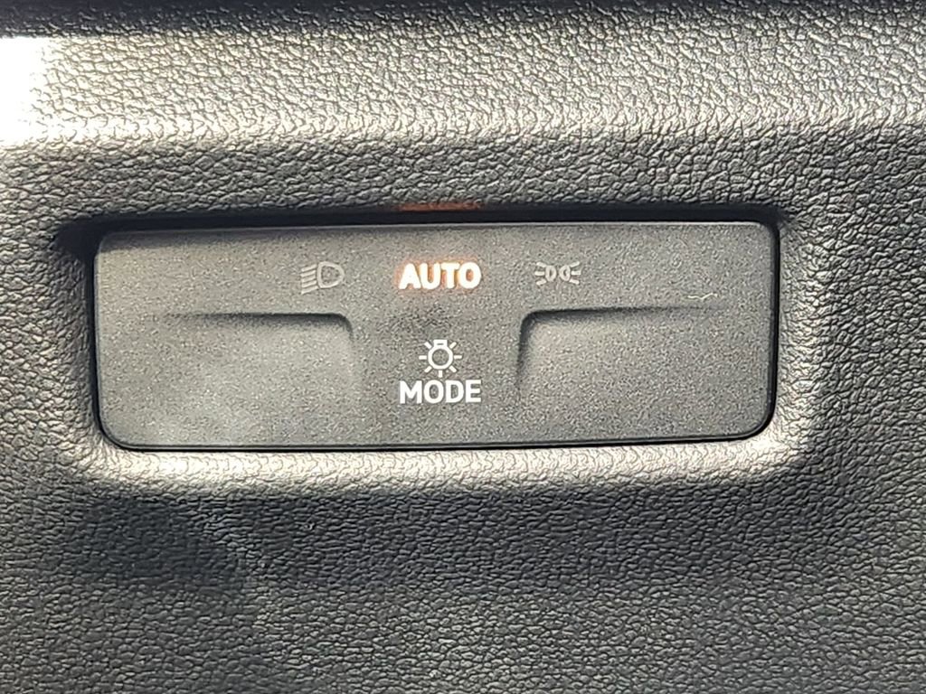 New 2026 Volkswagen Tiguan SE image 12