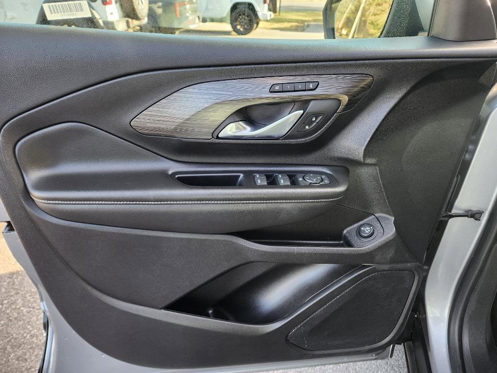 Used 2024 GMC Terrain SLT image 15