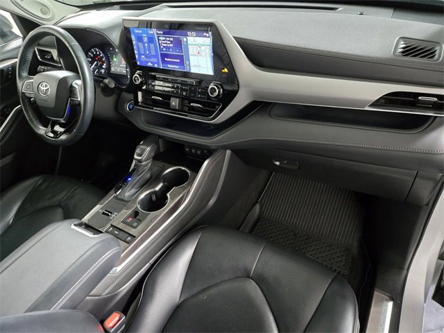 Used 2021 Toyota Highlander Platinum image 25