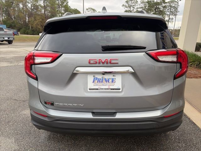 Used 2023 GMC Terrain SLE w/ Driver Convenience Package image 8