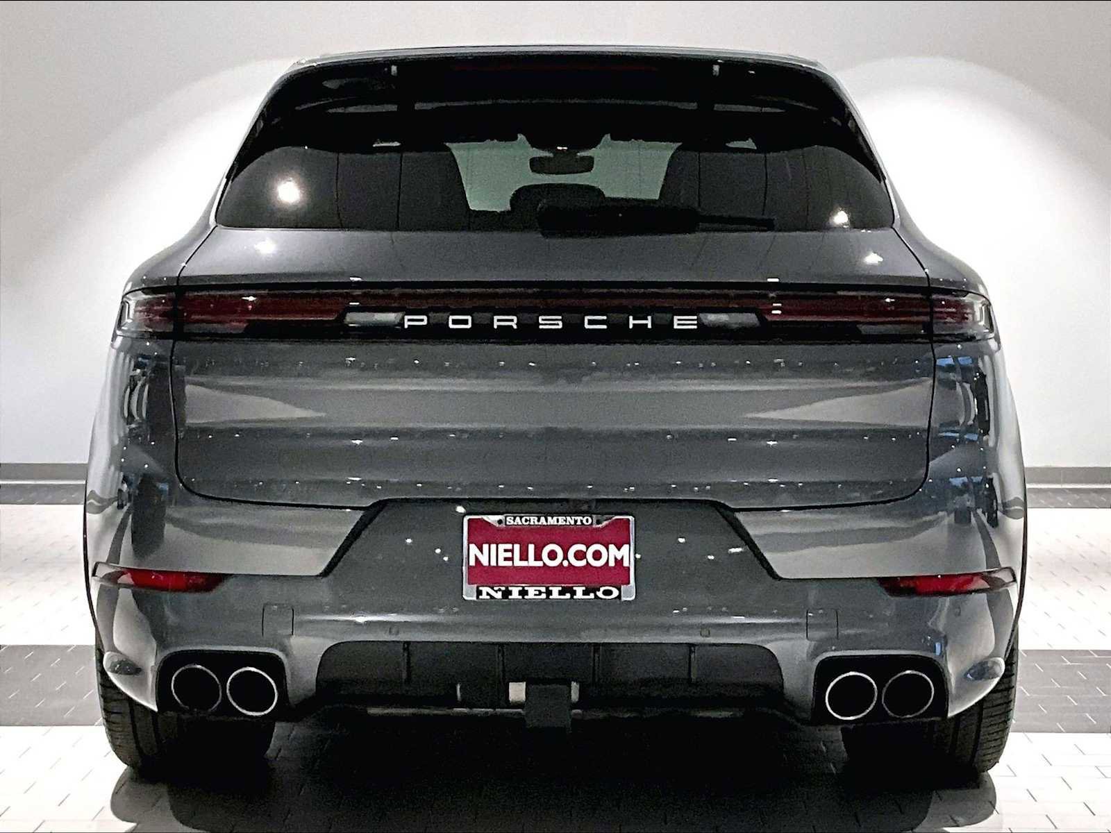 Used 2025 Porsche Cayenne S image 9