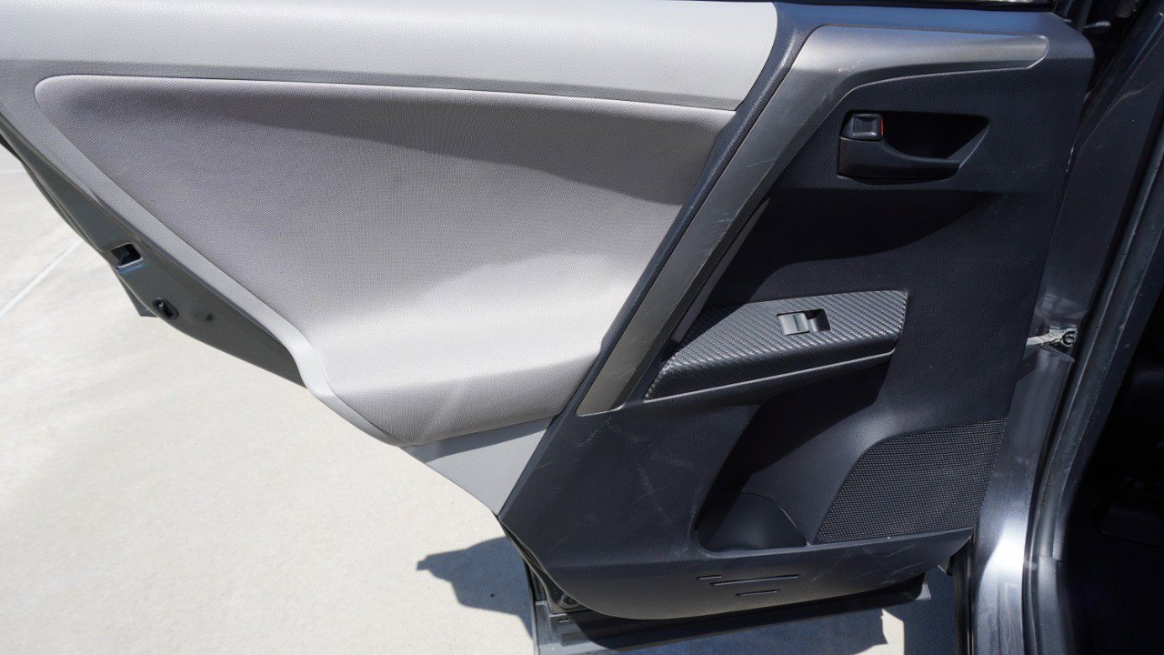 Used 2013 Toyota RAV4 XLE image 31