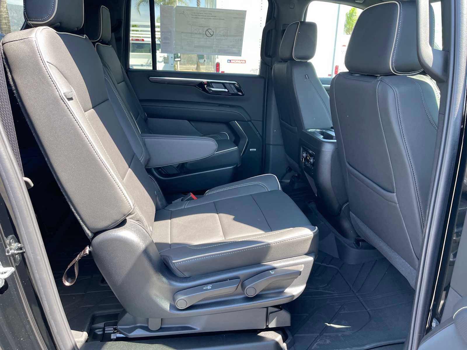 New 2025 Chevrolet Suburban Premier image 12