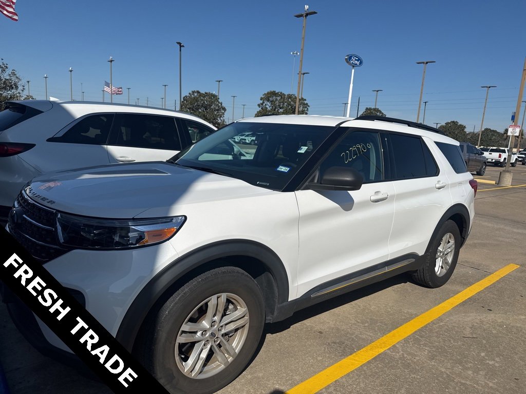 Certified 2022 Ford Explorer XLT image 3