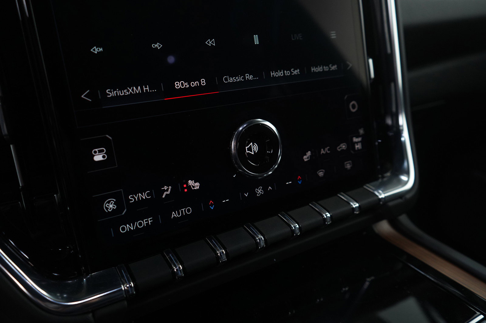 Used 2025 GMC Yukon Denali w/ Denali Reserve Package image 23