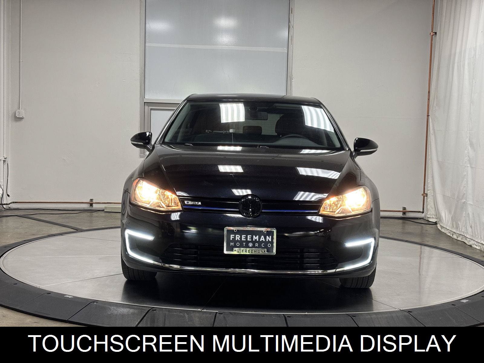 Used 2016 Volkswagen e-Golf SE w/ DC Fast Charging Package FWD image 3
