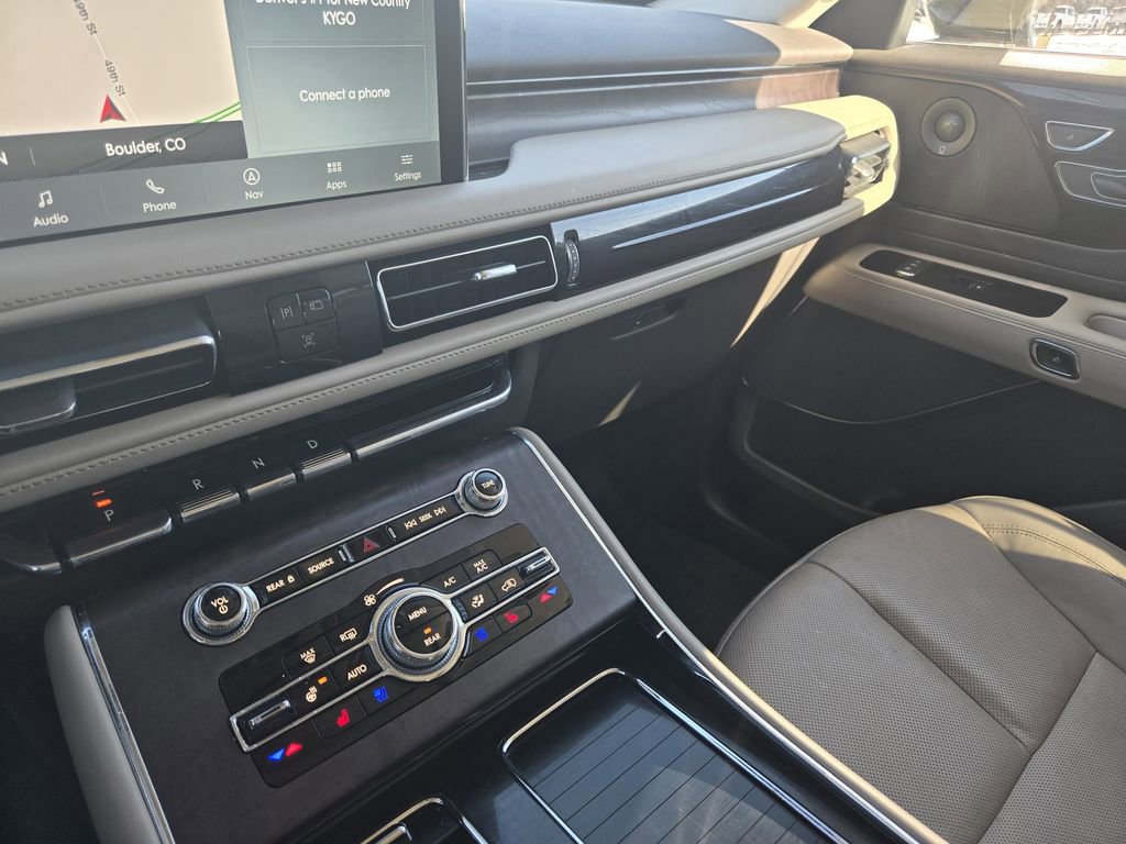 Used 2023 Lincoln Aviator Reserve w/ Equipment Group 201A image 13