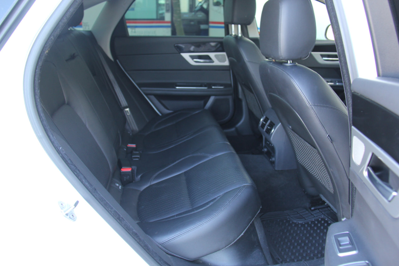Used 2016 Jaguar XF Prestige RWD image 31