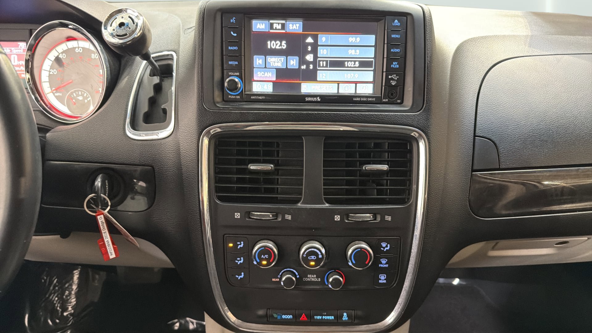 Used 2016 Dodge Grand Caravan SXT w/ Rear Park Assist Package image 16