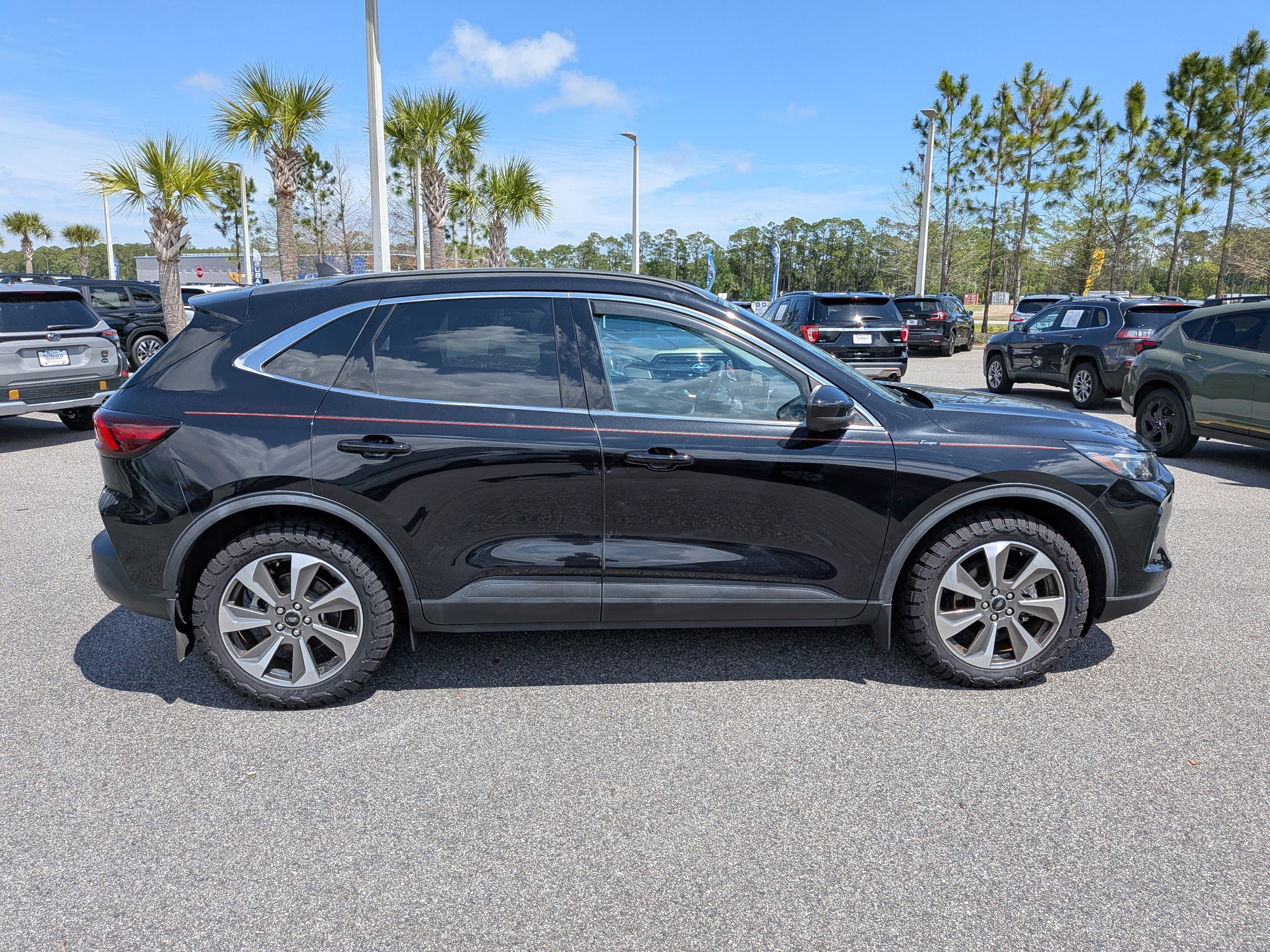 Used 2023 Ford Escape Platinum AWD/4WD image 3