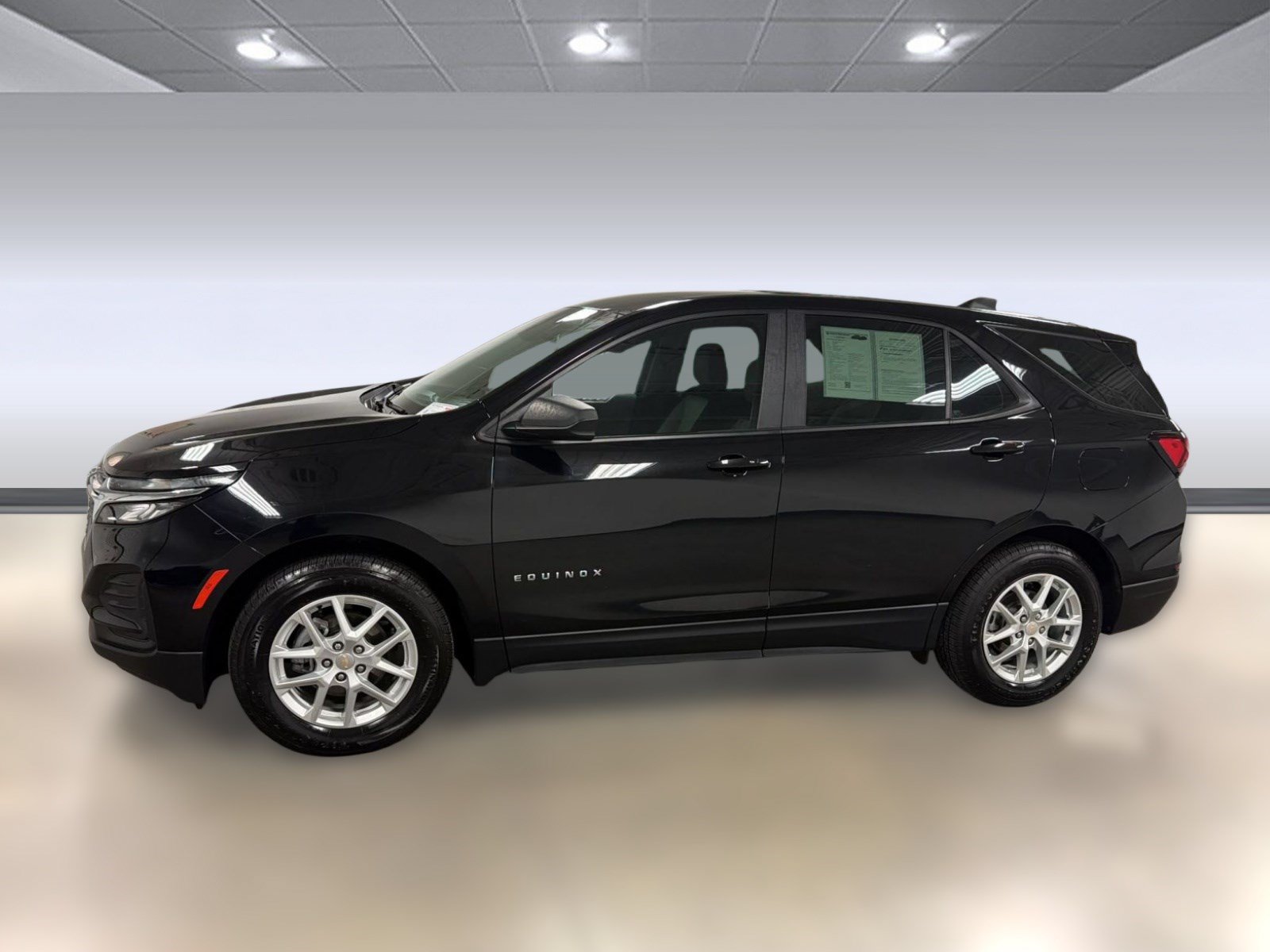 Used 2023 Chevrolet Equinox LS FWD image 2