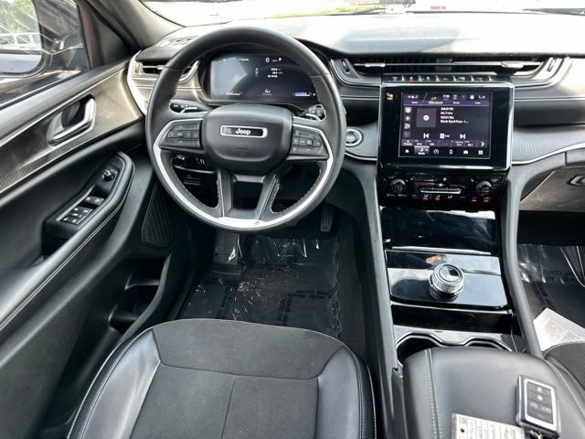 Used 2023 Jeep Grand Cherokee L Laredo AWD/4WD image 31