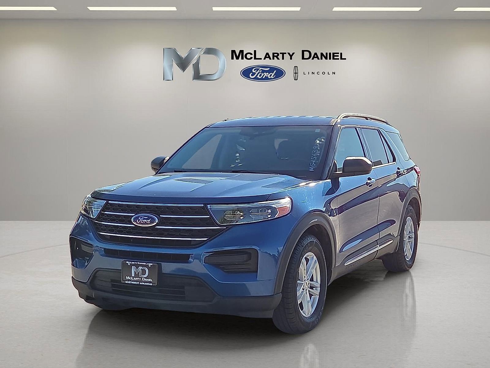 Used 2021 Ford Explorer XLT RWD image 2