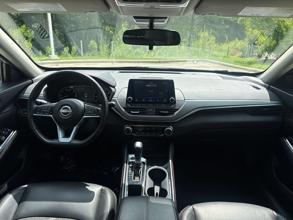 Used 2025 Nissan Altima 2.5 SR FWD image 16