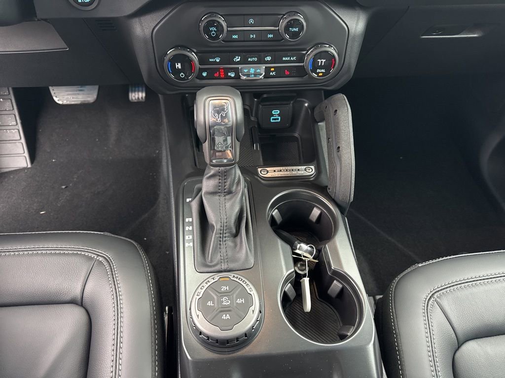New 2025 Ford Bronco Outer Banks w/ Sasquatch Package image 19