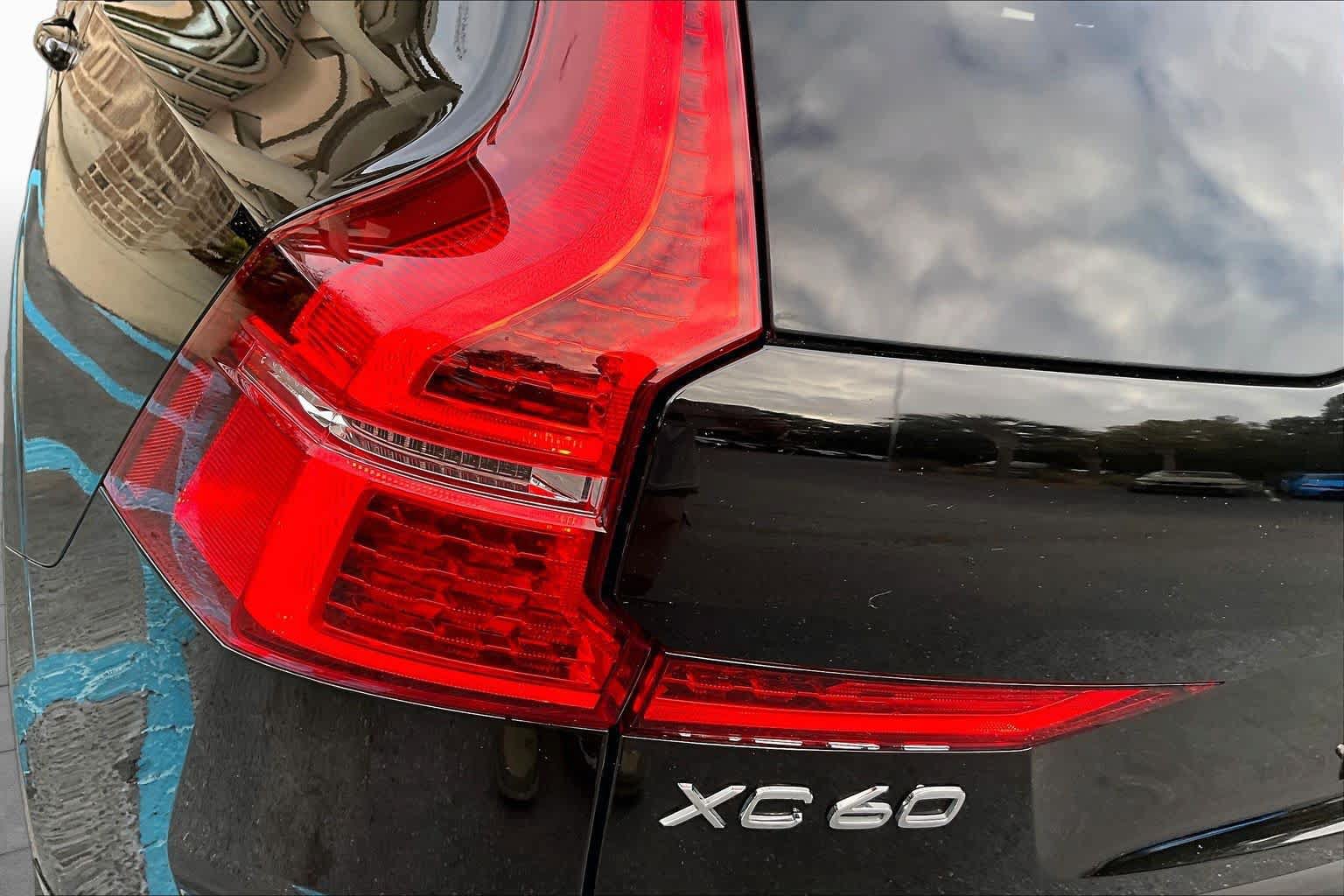 Used 2018 Volvo XC60 T6 Momentum w/ Convenience Package AWD/4WD image 28
