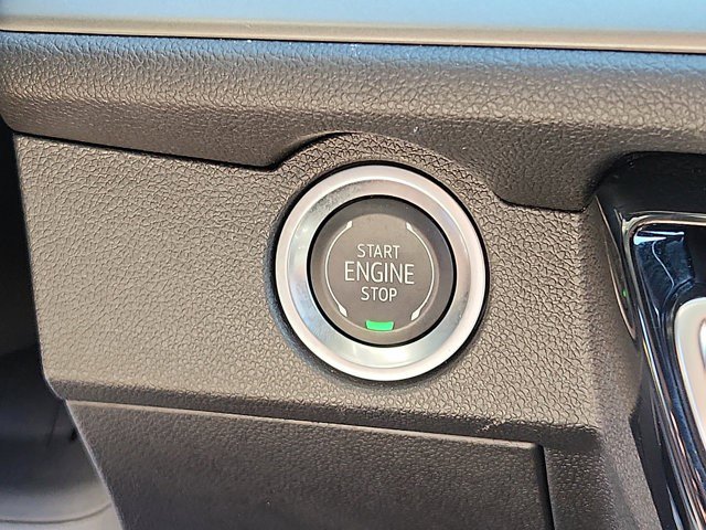 Certified 2025 Chevrolet Traverse LT FWD image 26