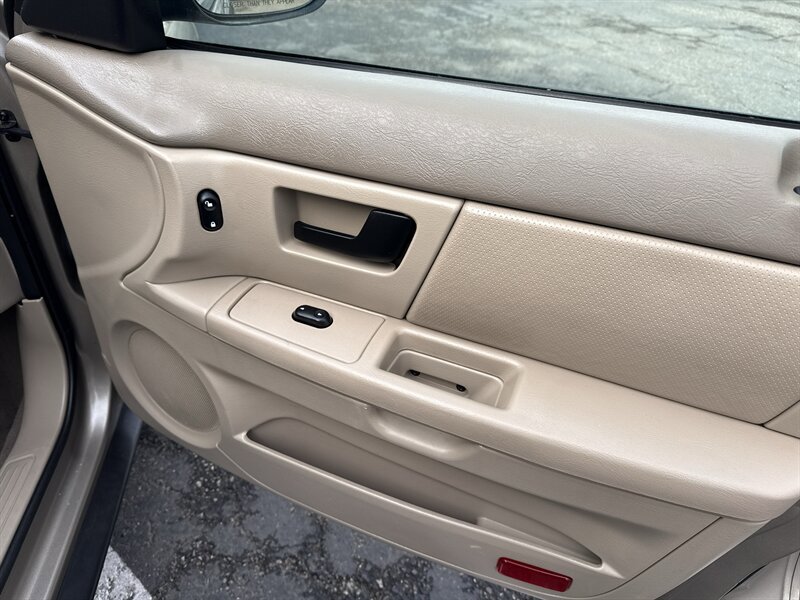 Used 2003 Ford Taurus SE image 20