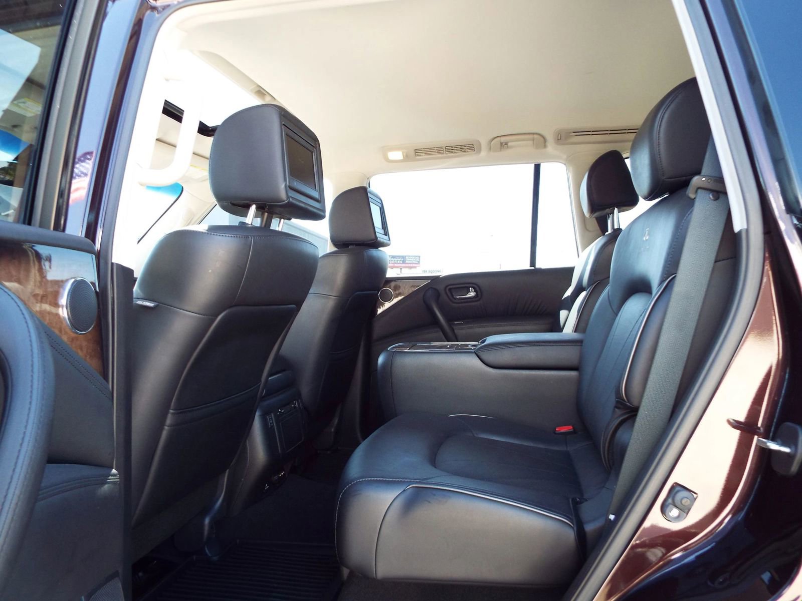 Used 2014 INFINITI QX80 4WD w/ Deluxe Touring Package image 24