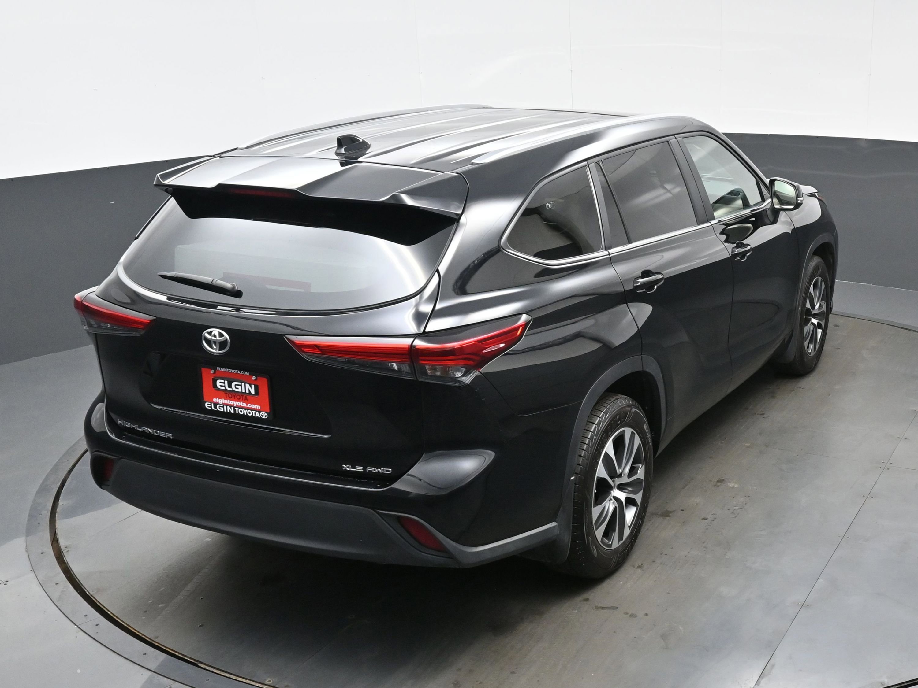 Used 2023 Toyota Highlander XLE AWD/4WD image 41