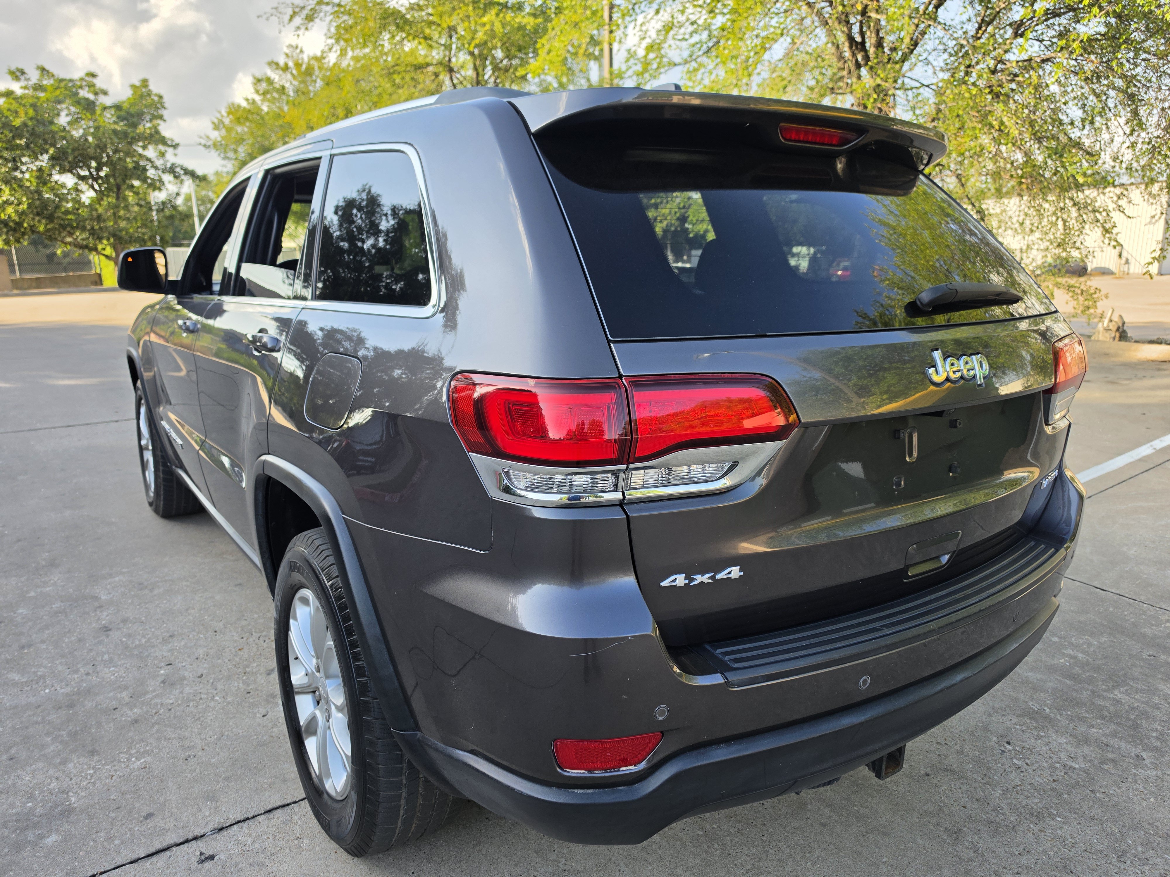 Used 2021 Jeep Grand Cherokee Laredo AWD/4WD image 5