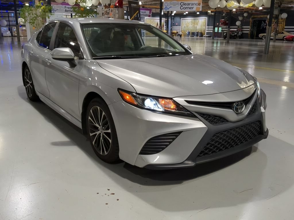 Used 2019 Toyota Camry SE FWD image 5