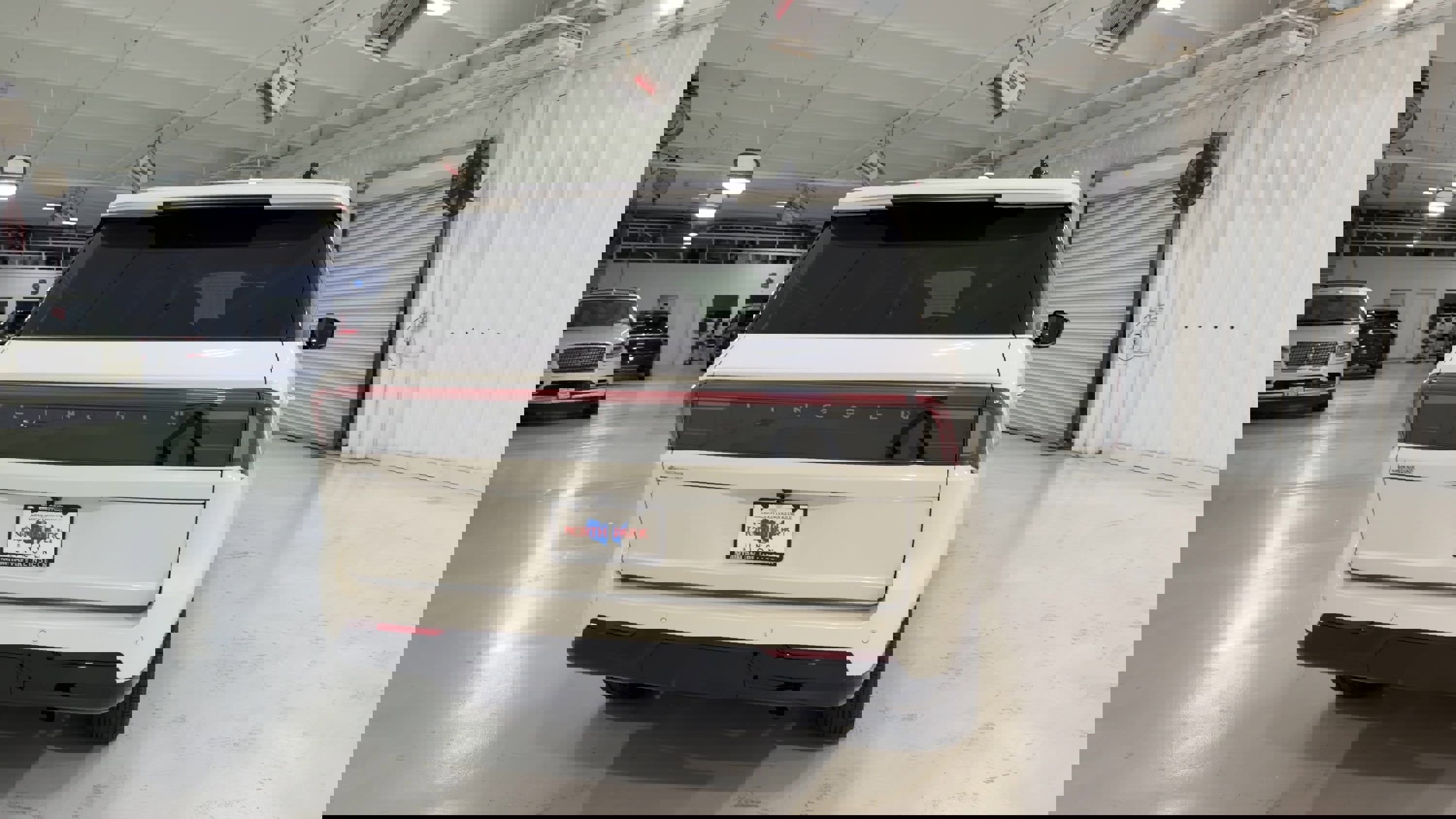 New 2026 Lincoln Navigator Premiere image 8