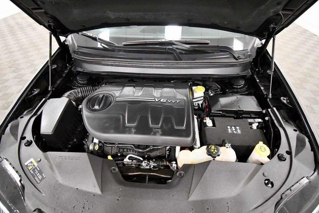 Used 2022 Jeep Cherokee Limited w/ Mopar Interior Package image 11