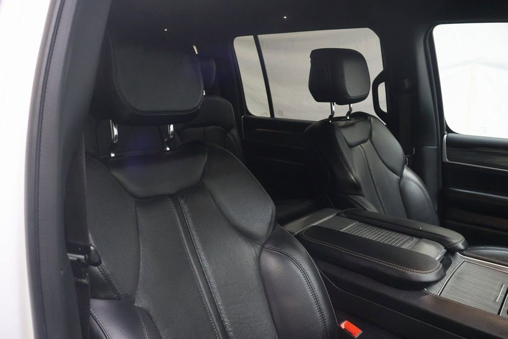 Used 2024 Jeep Wagoneer Series II w/ Flexible Seating Group image 11