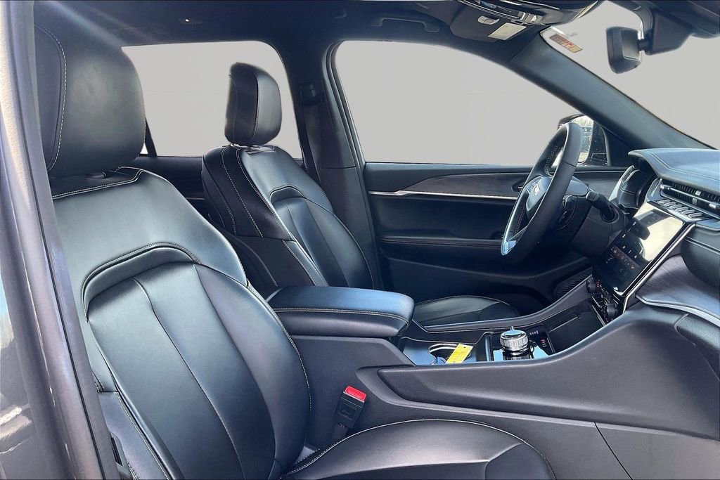 Used 2024 Jeep Grand Cherokee Limited image 31