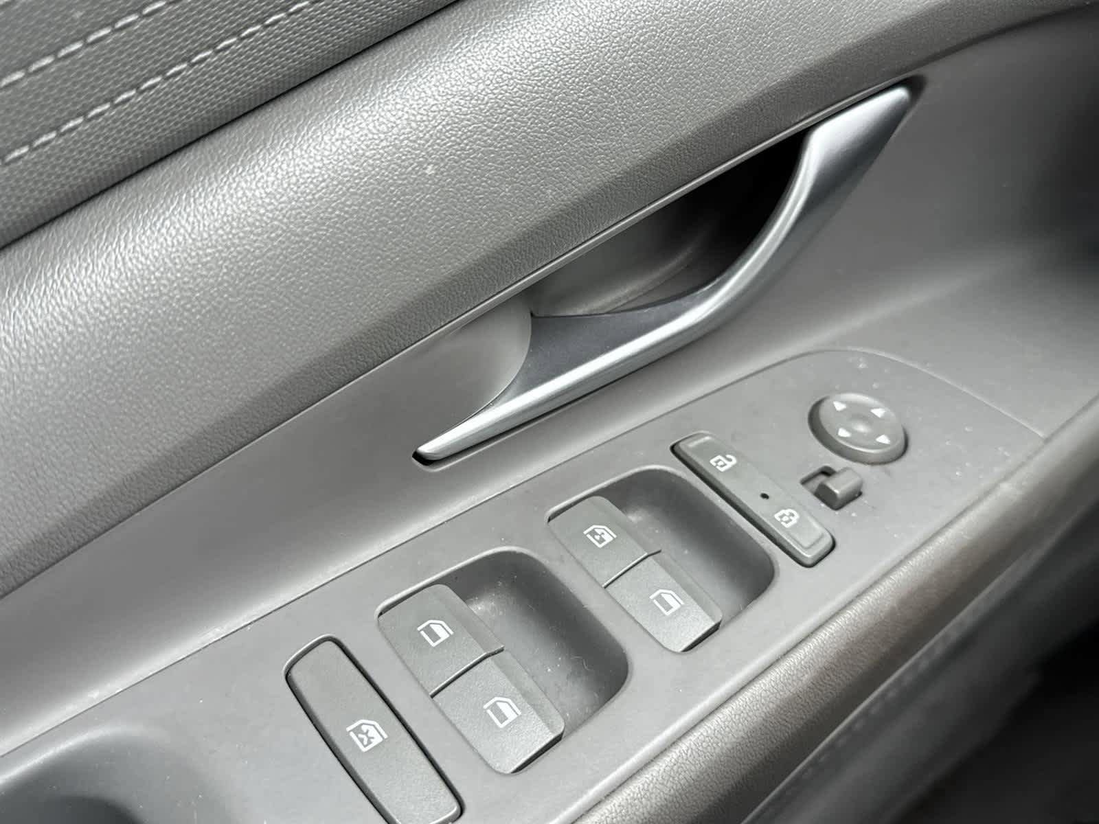 Used 2022 Hyundai Elantra SEL FWD image 32