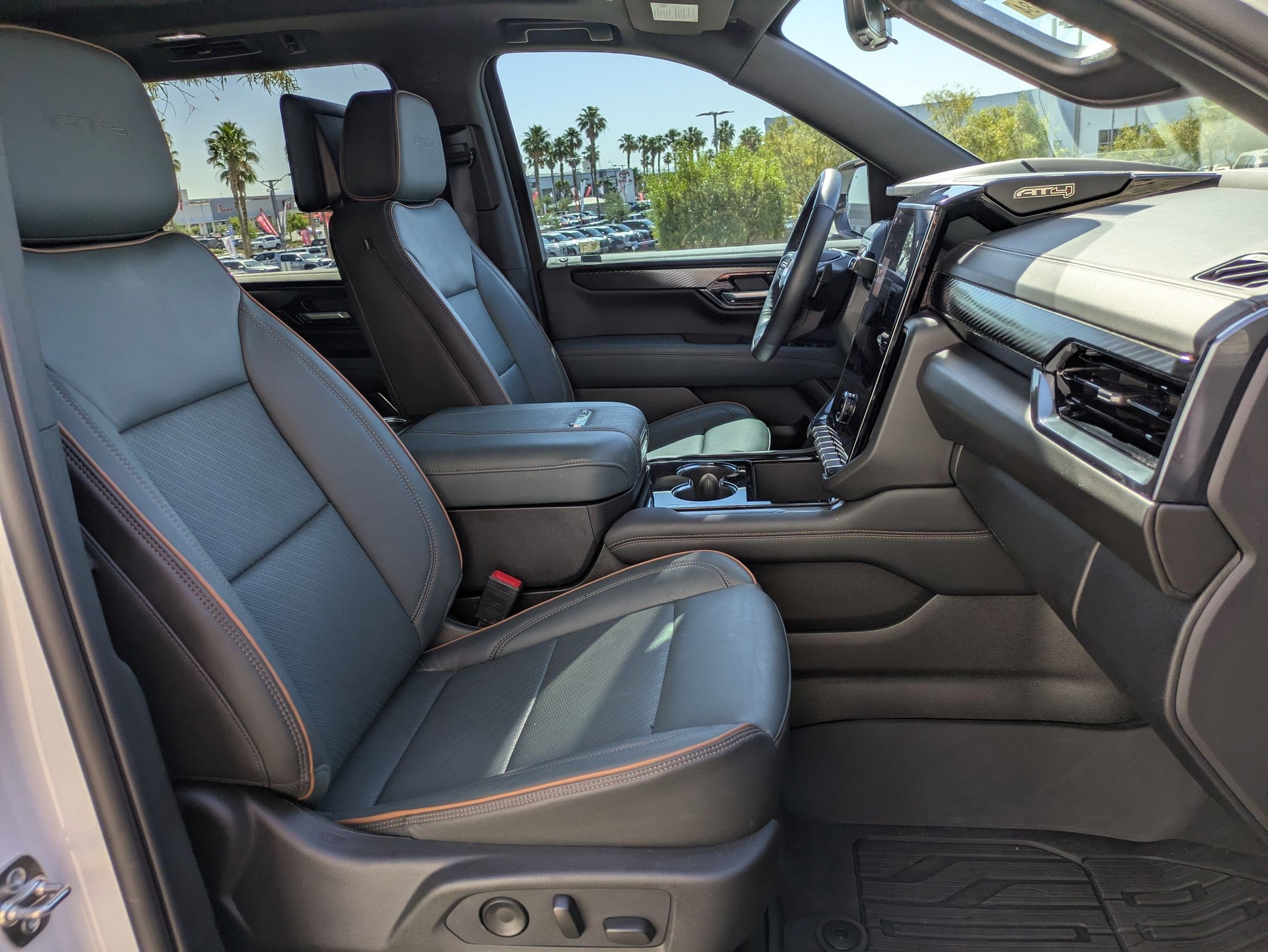 Certified 2025 GMC Yukon XL AT4 w/ AT4 Premium Plus Package AWD/4WD image 30
