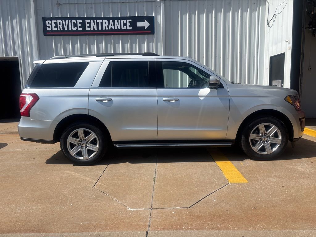 Used 2018 Ford Expedition XLT w/ Equipment Group 202A AWD/4WD image 5