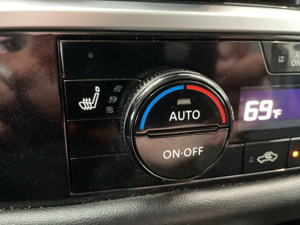 Used 2025 Nissan Pathfinder SV image 15