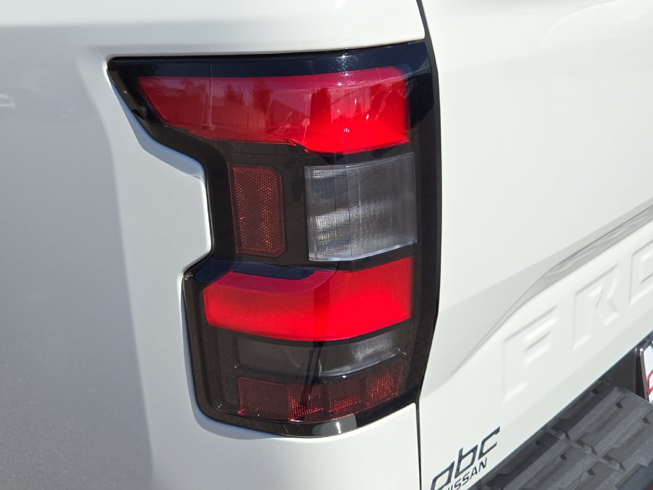 Used 2025 Nissan Frontier SV RWD image 33