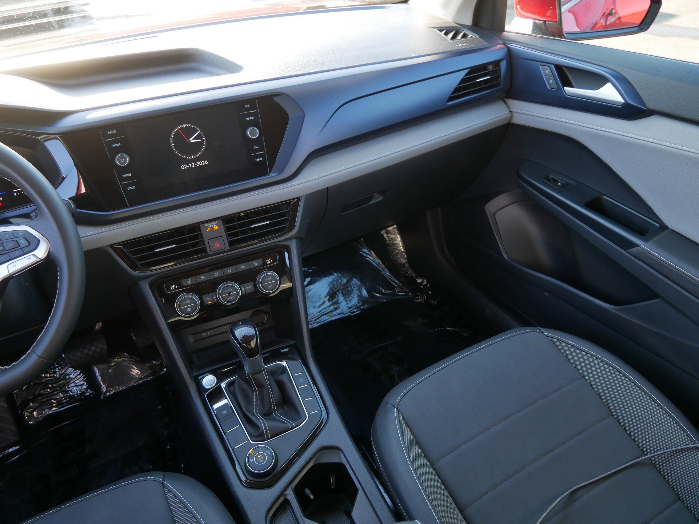 Used 2024 Volkswagen Taos SE image 11