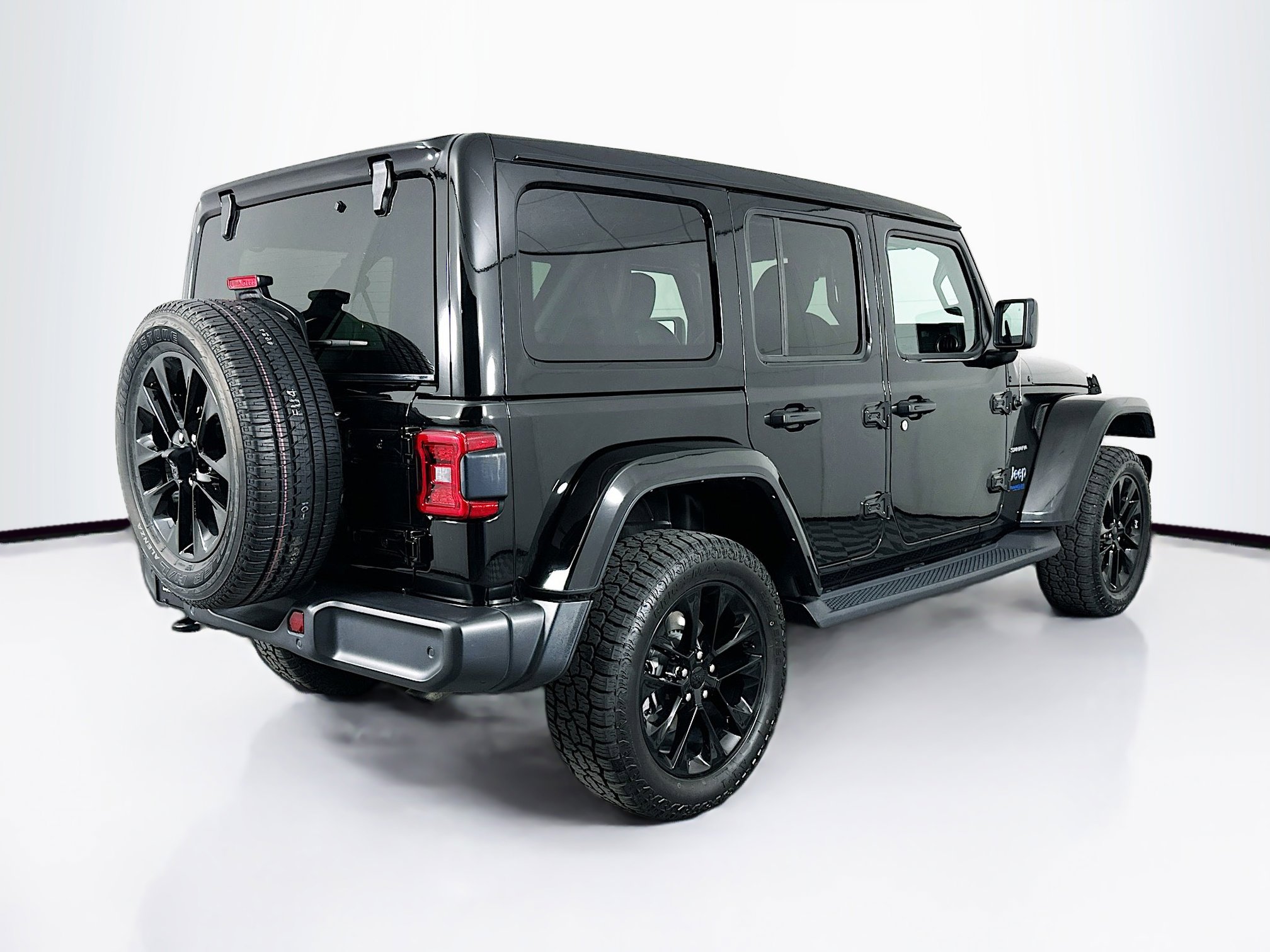 Used 2021 Jeep Wrangler Sahara w/ Cold Weather Group image 9