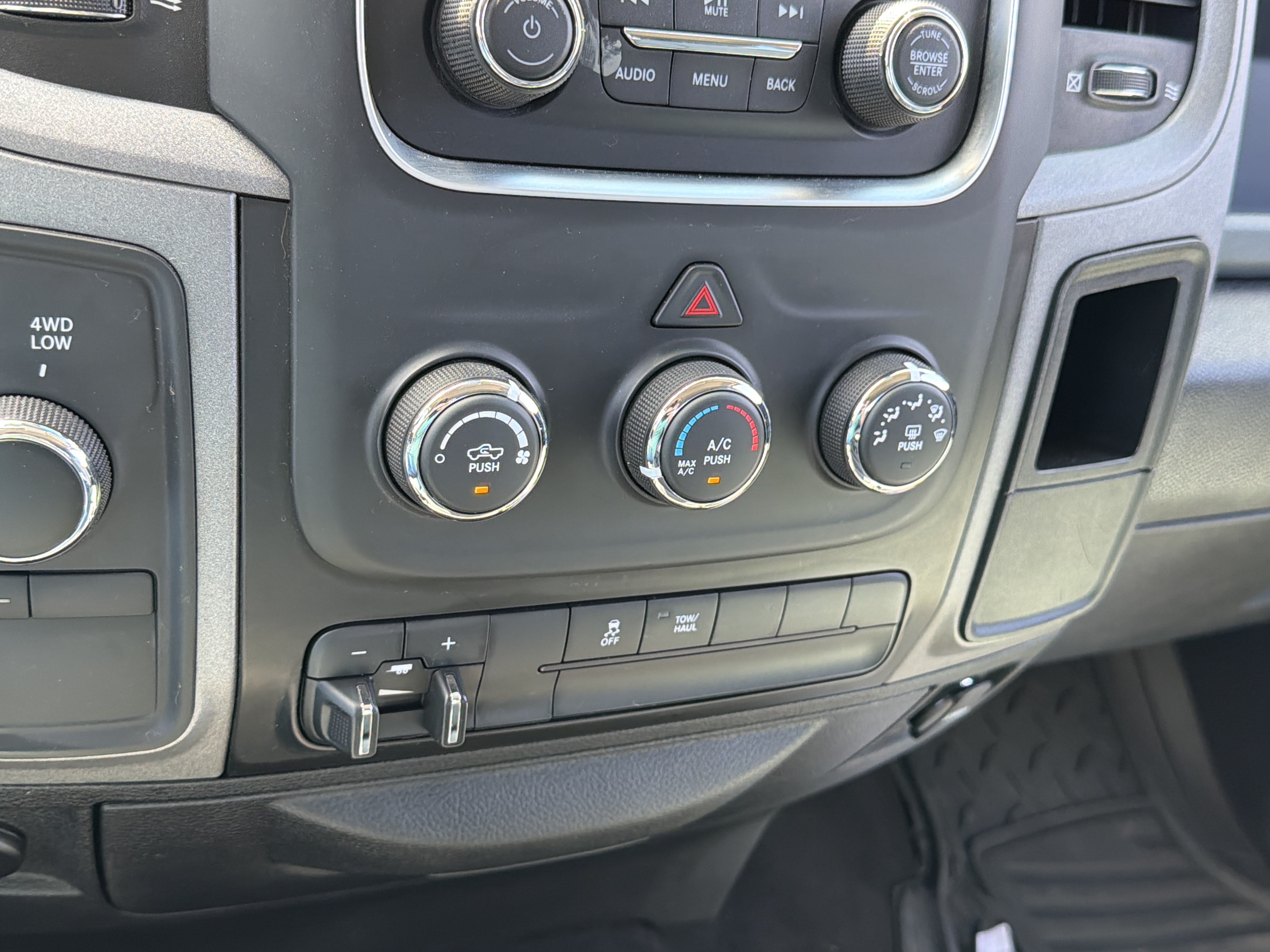 Used 2018 RAM 1500 ST w/ SXT Appearance Group AWD/4WD image 24