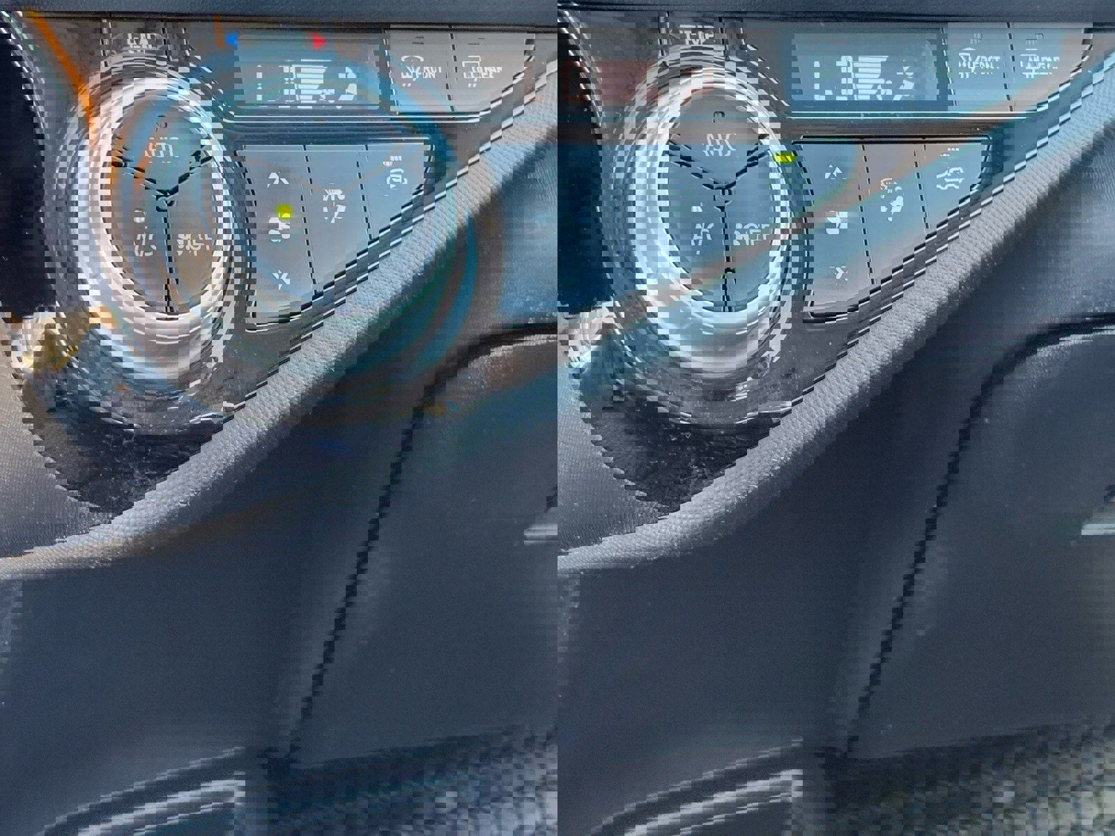 Used 2015 Toyota Prius C image 24