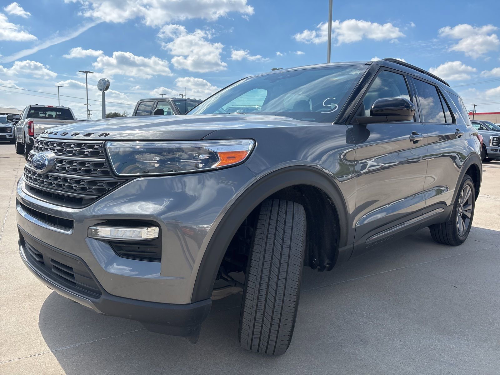 Certified 2022 Ford Explorer XLT w/ Equipment Group 202A image 3