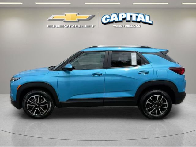 Used 2025 Chevrolet TrailBlazer LT w/ Driver Confidence Package AWD/4WD image 2