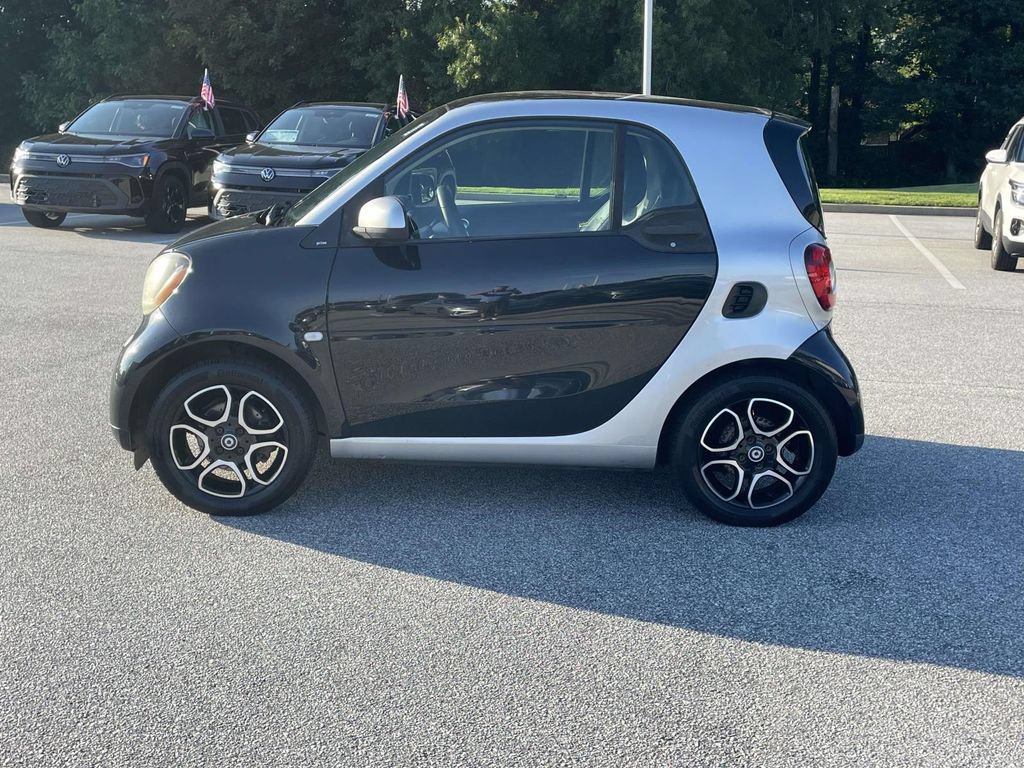 Used 2016 smart fortwo Prime RWD image 4