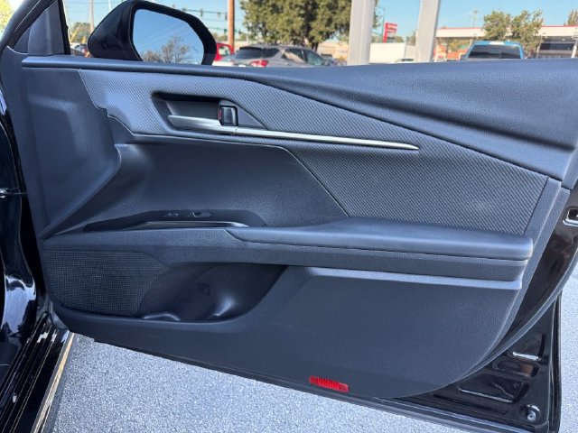 Used 2025 Toyota Camry SE FWD image 19