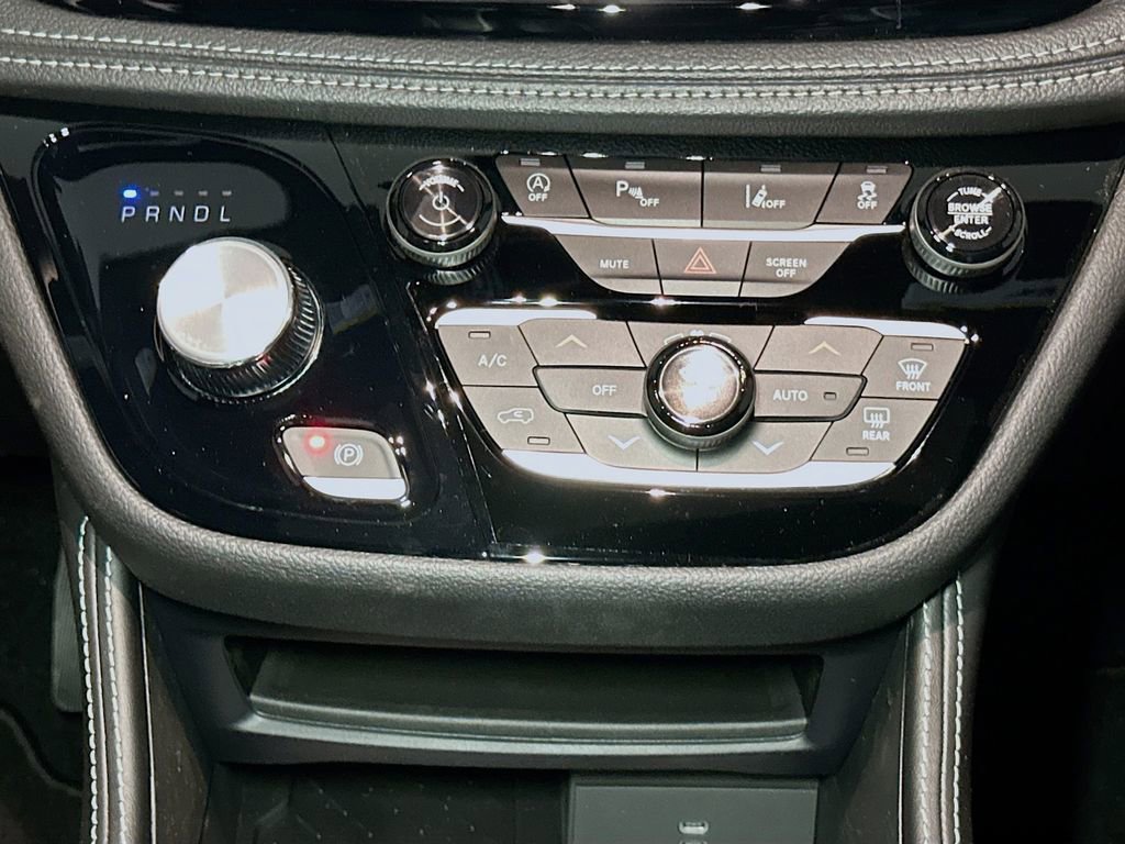 New 2026 Chrysler Pacifica Limited w/ S Appearance Package image 11