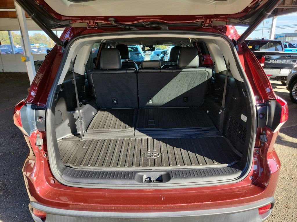 Used 2018 Toyota Highlander XLE image 22