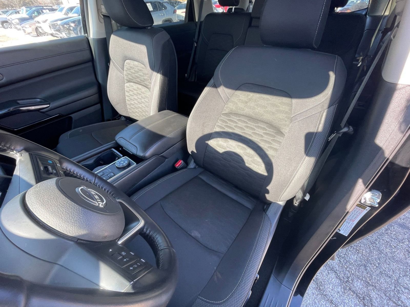 Used 2025 Nissan Pathfinder SV image 39